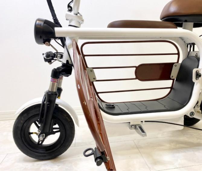 (ELEMOs3は、車体中央が大きな荷物置き場になっています)